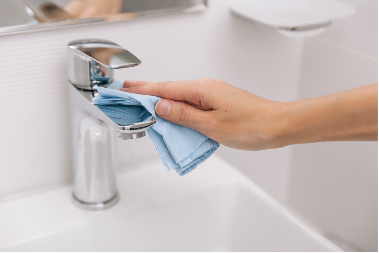 Cada cuánto tiempo debemos limpiar el baño para evitar infecciones? La  ciencia se pronuncia
